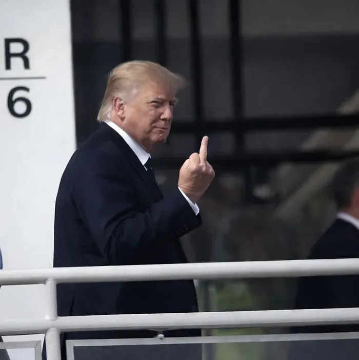 오늘자 긁혀버린 트럼프.법규