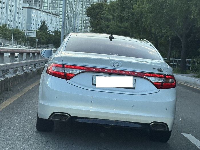 무엇.jpg 이건 벤츠냐? 그랜저냐?