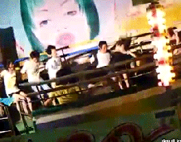 디스코팡팡 타다가 옷 벗겨지는 처자