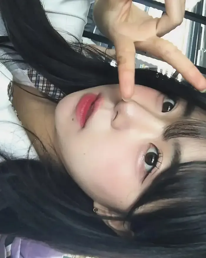 교실뒤편에서 여고딩 허벅지 자랑