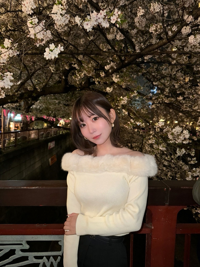 이쁘고 몸매 좋고 눈빛 진짜 개쩌는 AV 배우