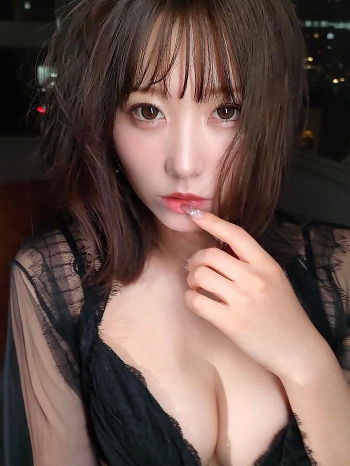 이쁘고 몸매 좋고 눈빛 진짜 개쩌는 AV 배우