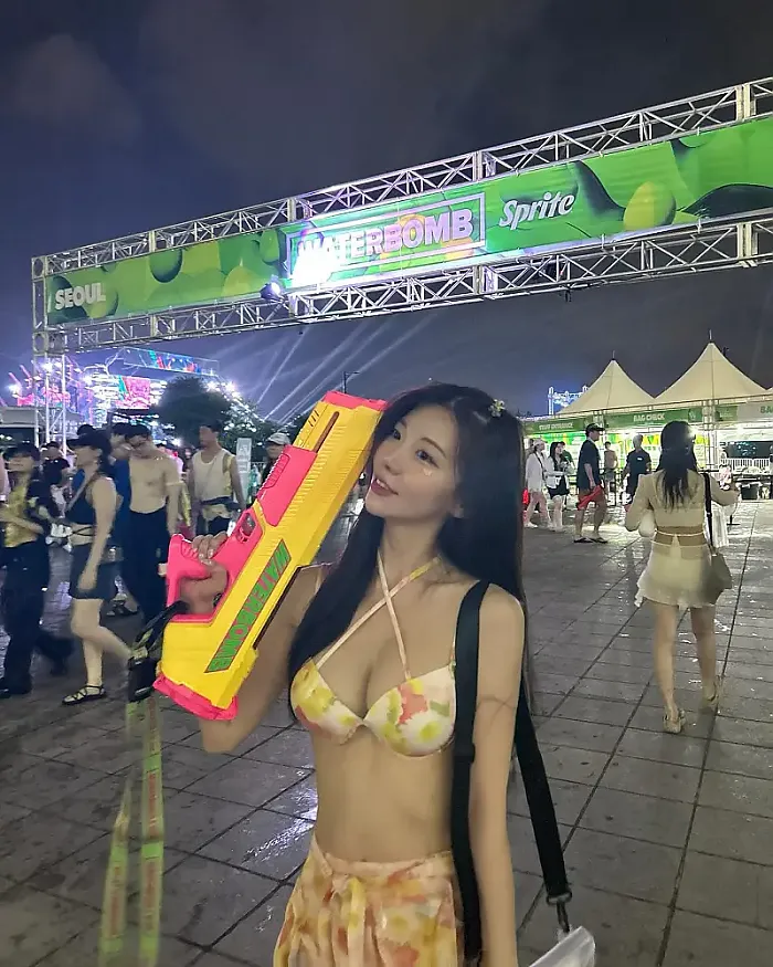 워터밤 너무 힘들어서 초점을 잃어가는 내 눈