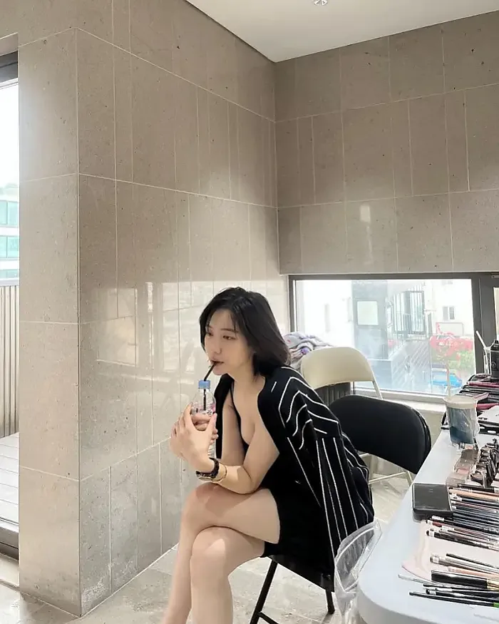 배우 박지현 가슴골