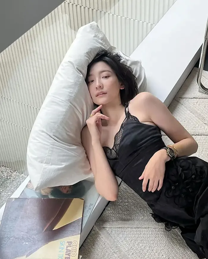 배우 박지현 가슴골