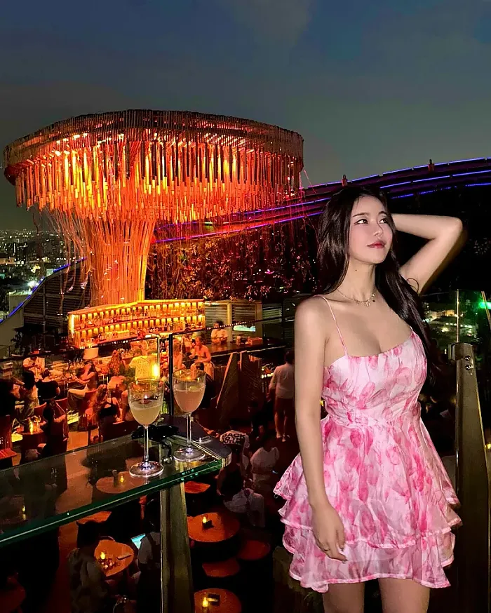 핫플, 다녀옴 기념사진 올린 처자