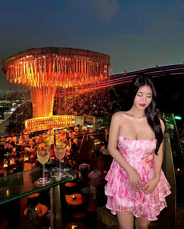 핫플, 다녀옴 기념사진 올린 처자